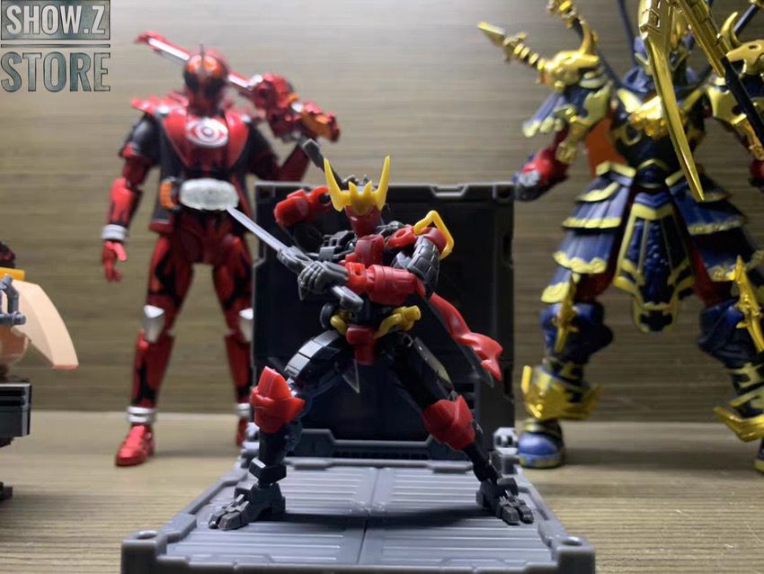 Oni Flame model displayed with gold and blue variant figures Oni Flame model displayed with gold and blue variant figures