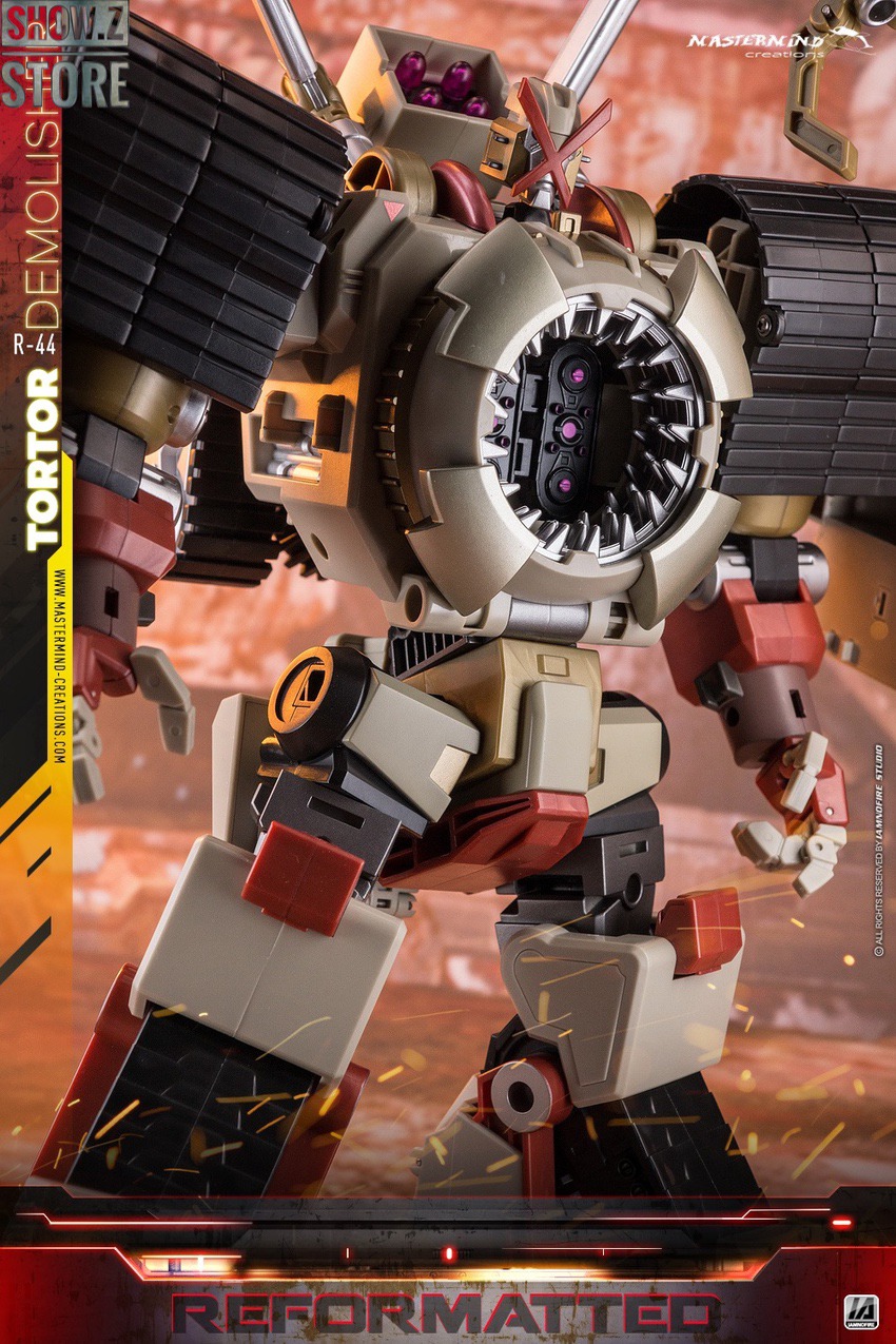 Red and gold robot mecha upper body armor details Red and gold robot mecha upper body armor details
