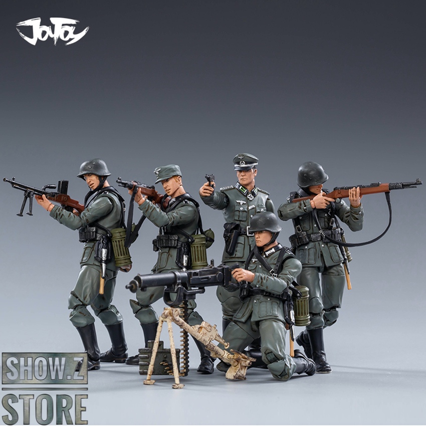 WWII German Wehrmacht soldiers five-figure set group pose WWII German Wehrmacht soldiers five-figure set group pose