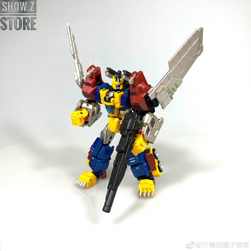Beast mode robot with yellow claws and blue body armor Beast mode robot with yellow claws and blue body armor
