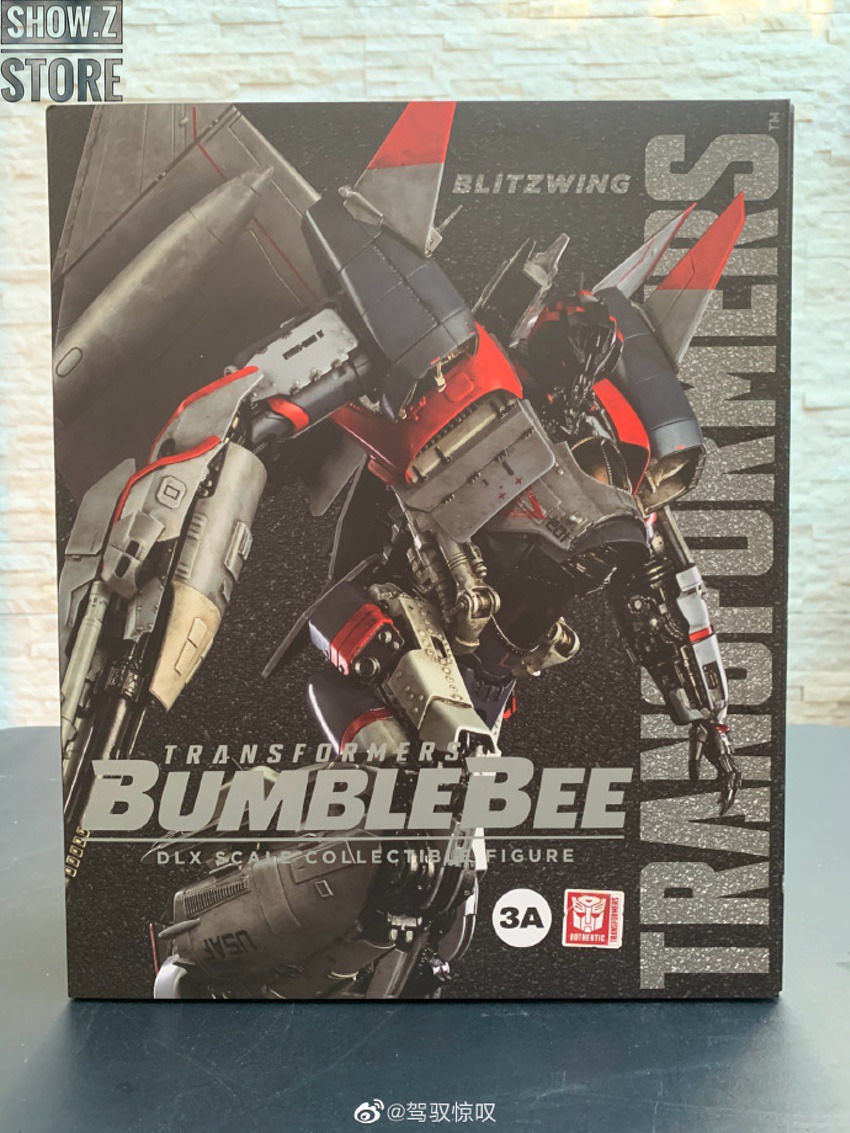 Hasbro 3A Blitzwing Deluxe red and gray robot in box packaging Hasbro 3A Blitzwing Deluxe red and gray robot in box packaging