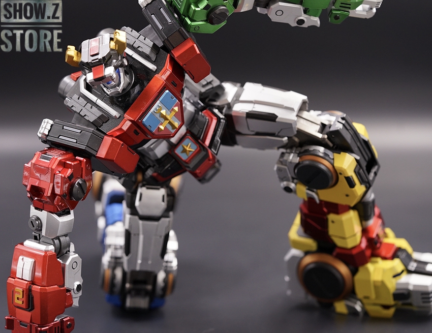 Voltron assembled mecha with multi-colored armor plating Voltron assembled mecha with multi-colored armor plating