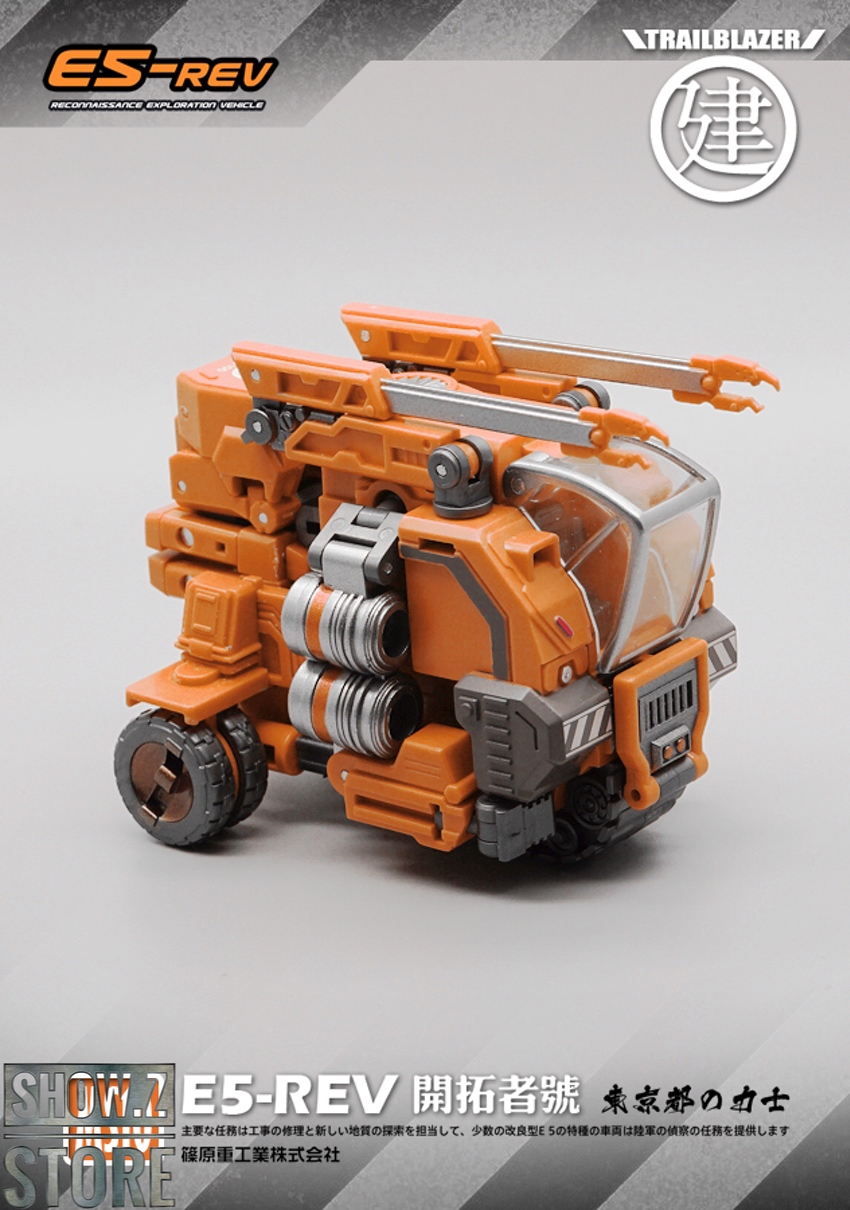 MS-10 E5-REV orange model dynamic jumping action pose MS-10 E5-REV orange model dynamic jumping action pose