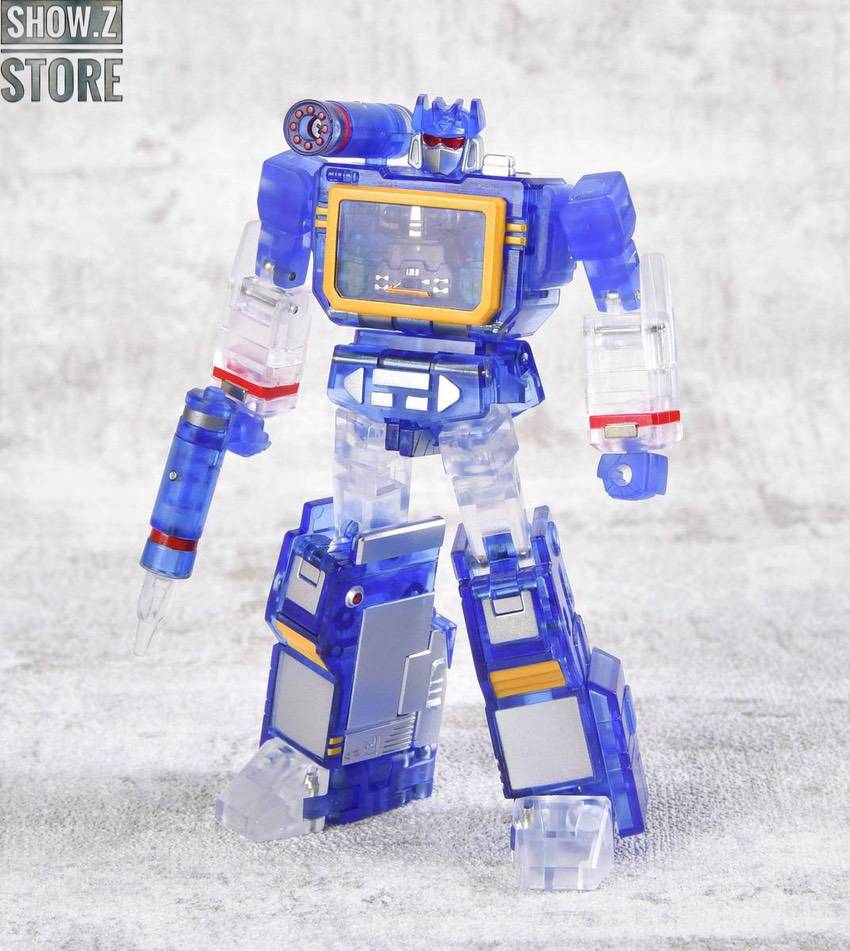H21T Soundwave robot mode showing clear blue translucent parts H21T Soundwave robot mode showing clear blue translucent parts