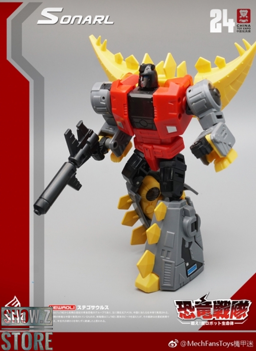 Blue and yellow dinosaur combiner showing alternate mode Blue and yellow dinosaur combiner showing alternate mode