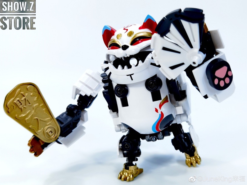 ToyWolf W-03 Fortune Cat white and red robot figure ToyWolf W-03 Fortune Cat white and red robot figure