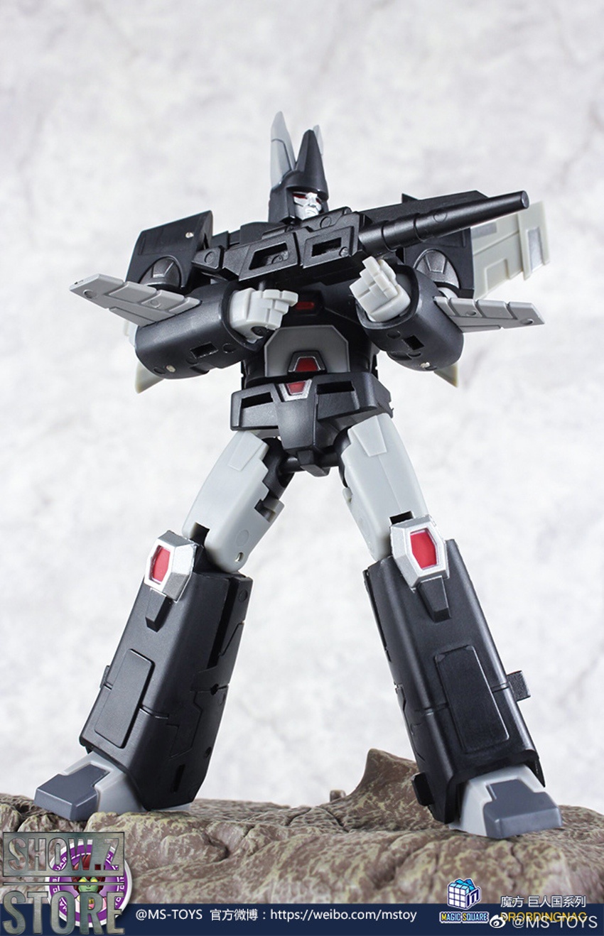 Magic Square Cyclonus Black Version robot side profile display Magic Square Cyclonus Black Version robot side profile display