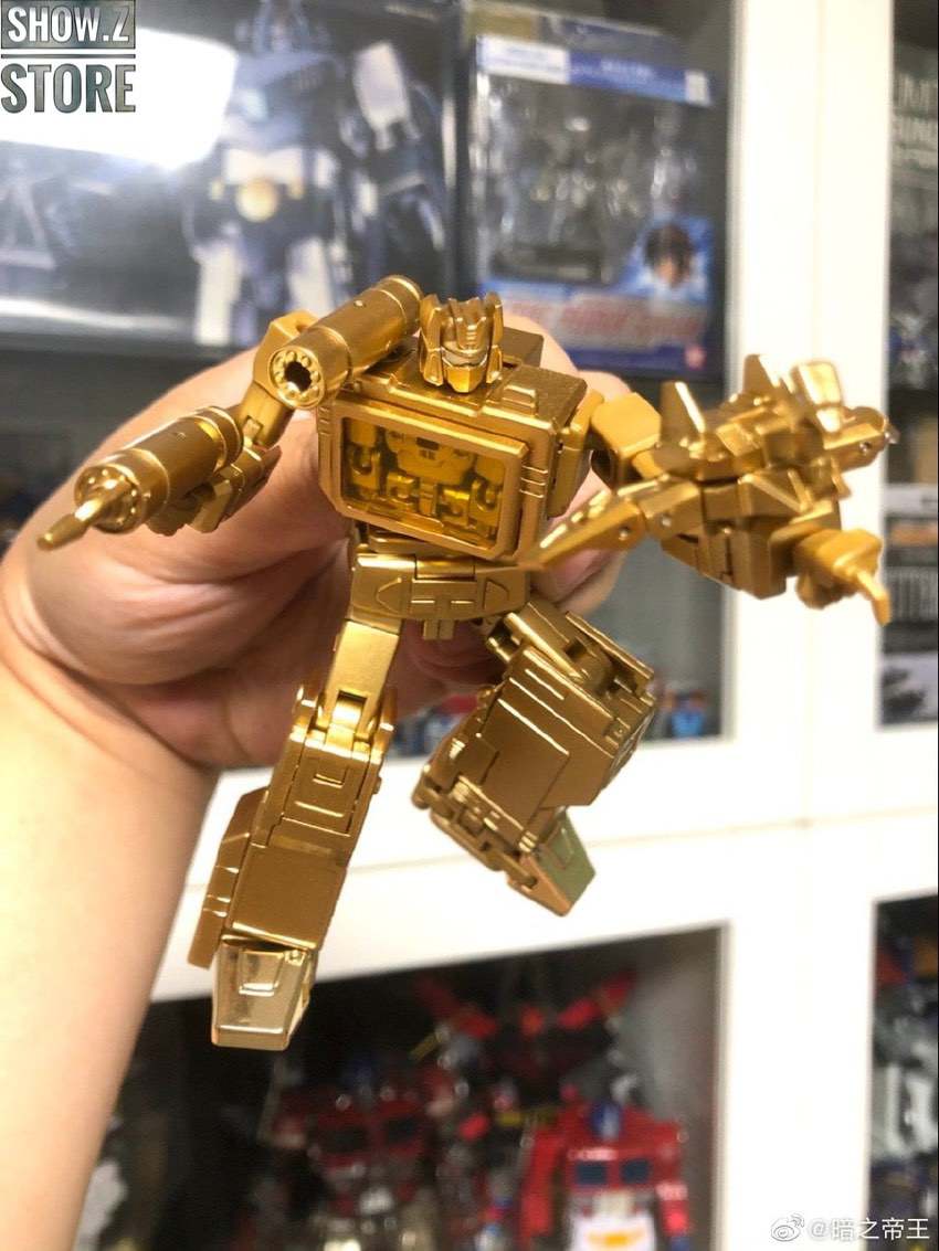 Newage H21G Soundwave deluxe version with collector packaging Newage H21G Soundwave deluxe version with collector packaging
