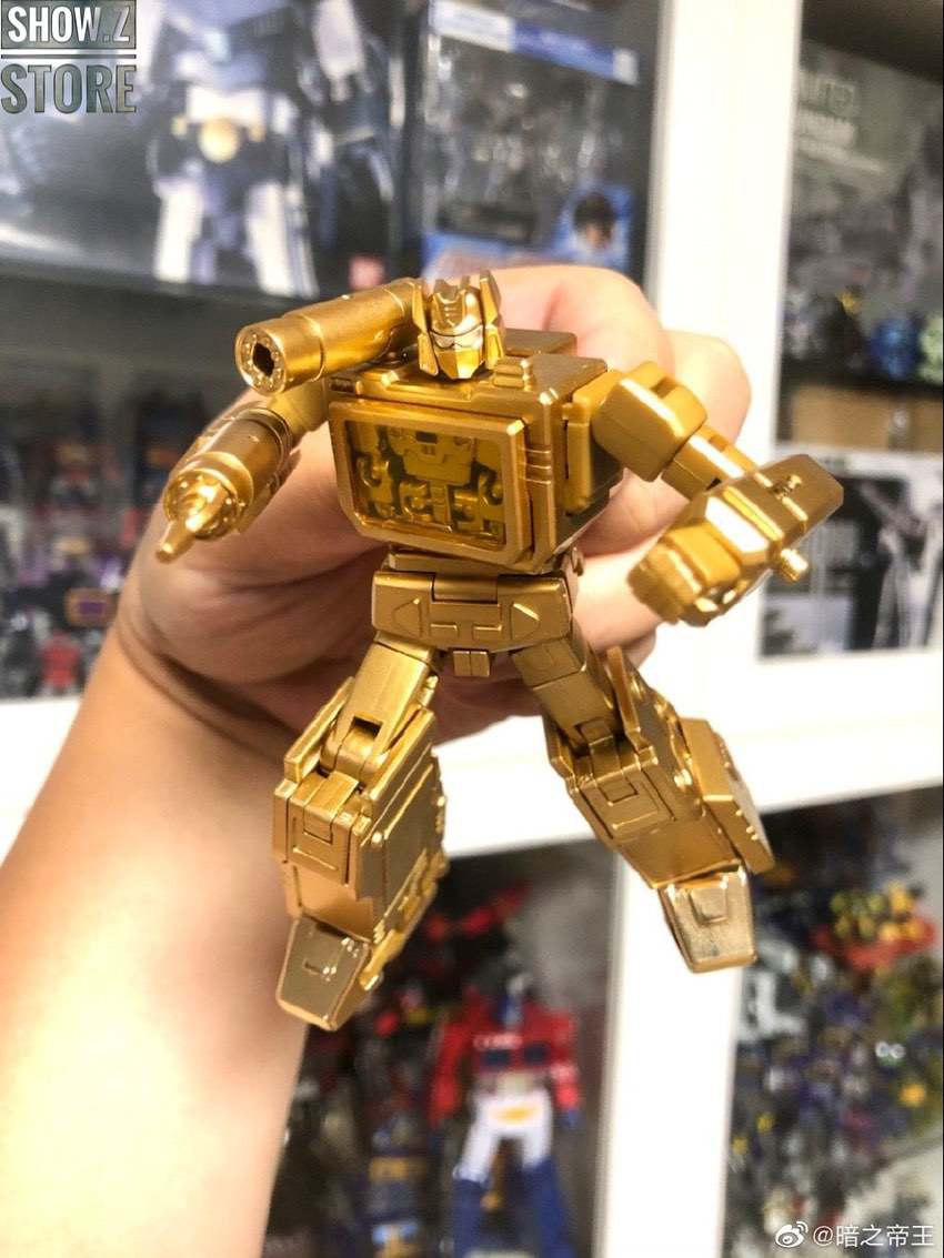 Golden Soundwave H21G with articulated weapon attachments ready Golden Soundwave H21G with articulated weapon attachments ready