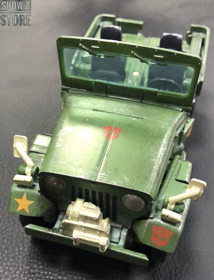 Green military jeep vehicle mode with opening doors transformation Green military jeep vehicle mode with opening doors transformation