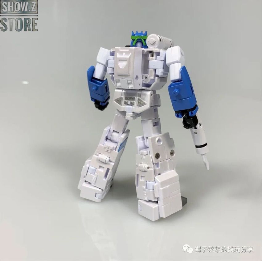 White Soundwave showing complex transformation with tiny cassette minifigures White Soundwave showing complex transformation with tiny cassette minifigures
