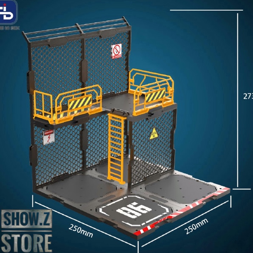 Dual-level iron mesh barricade with yellow railings Dual-level iron mesh barricade with yellow railings