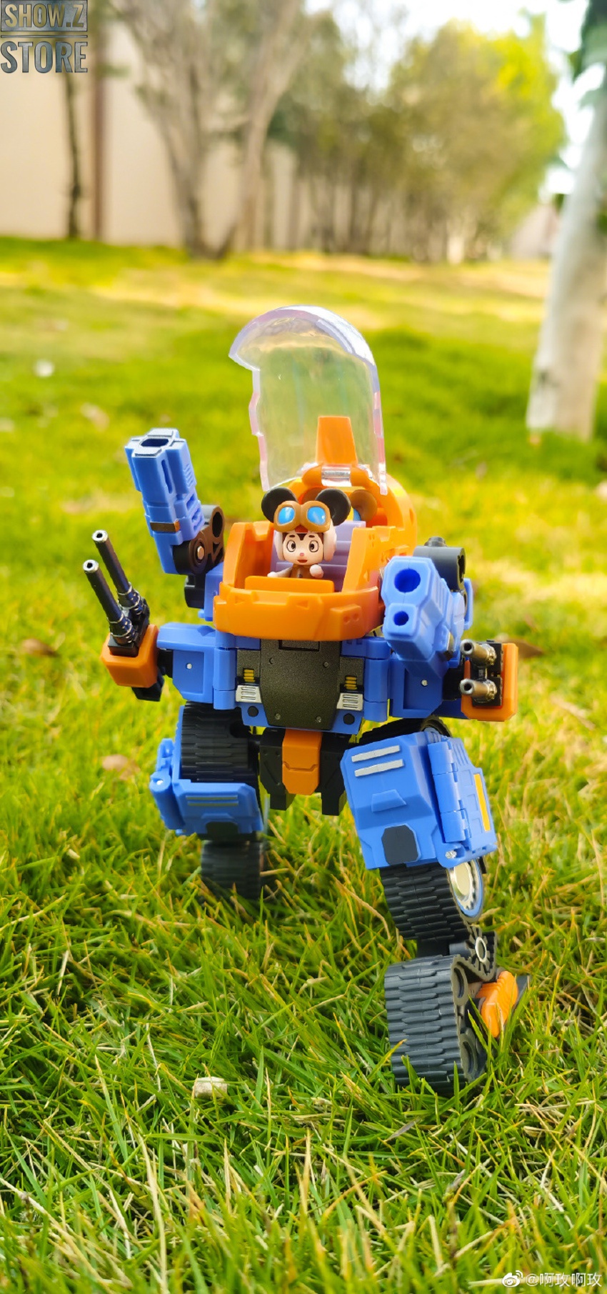 Suker mecha blue variant grass action pose comparison Suker mecha blue variant grass action pose comparison
