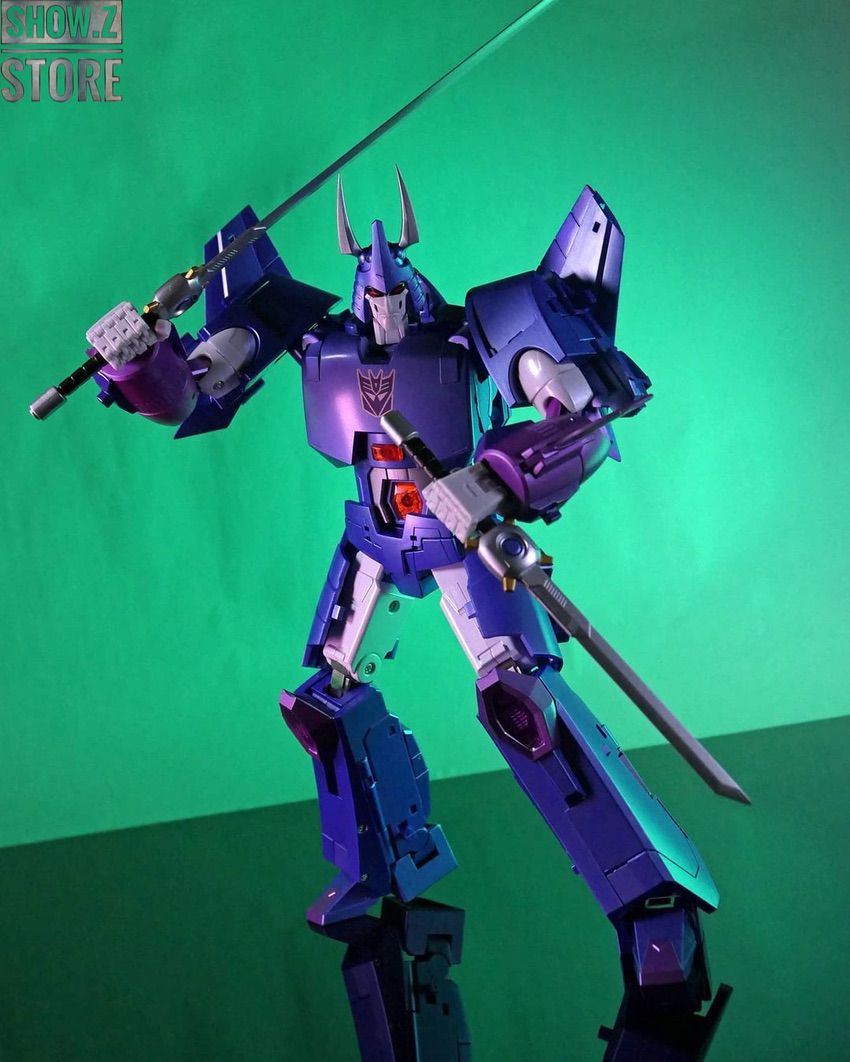 FansToys FT-29 Quietus Cyclonus purple robot with blue jet aircraft form FansToys FT-29 Quietus Cyclonus purple robot with blue jet aircraft form