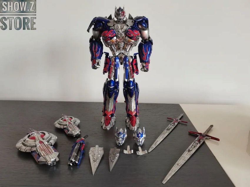 Toyworld Knight Orion Optimus Prime robot standing pose with weapons Toyworld Knight Orion Optimus Prime robot standing pose with weapons