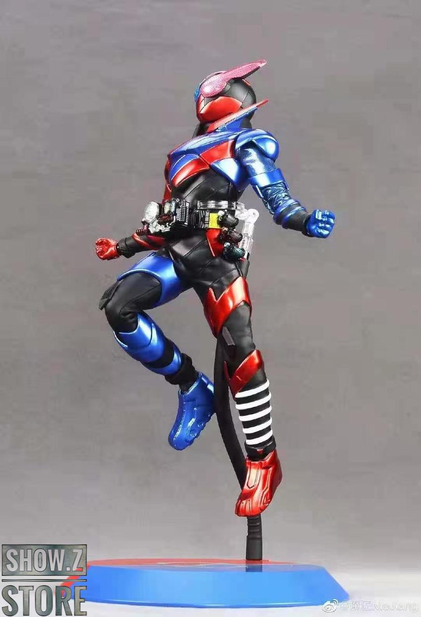 Dynamic action pose with accessories Dynamic action pose with accessories
