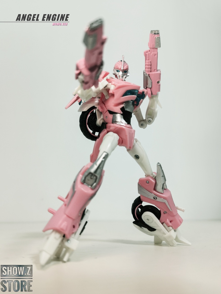 Detailed pink transformer with weapon accessories Detailed pink transformer with weapon accessories