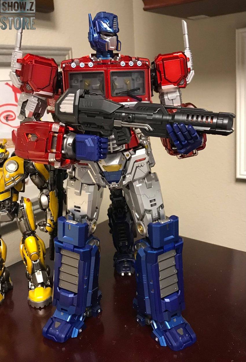 Tryace Optimus Prime transformation robot detailed display view Tryace Optimus Prime transformation robot detailed display view