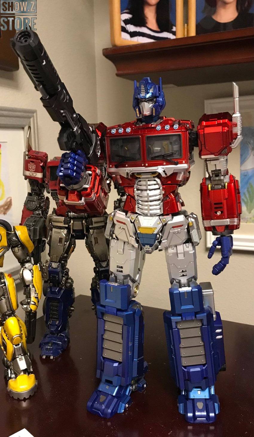 Tryace Toys Optimus Prime with full articulation and weapons Tryace Toys Optimus Prime with full articulation and weapons