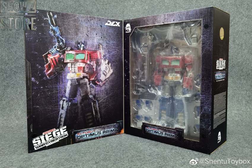 Transformer War for Cybertron Optimus Prime in package box Transformer War for Cybertron Optimus Prime in package box
