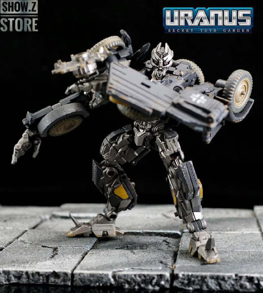 Uranus transformer wielding large cannon and industrial armaments Uranus transformer wielding large cannon and industrial armaments