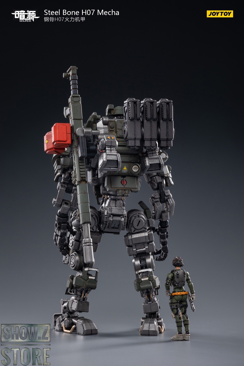 JoyToy H07 Steel Bone Firepower Mecha action pose with pilot figure JoyToy H07 Steel Bone Firepower Mecha action pose with pilot figure