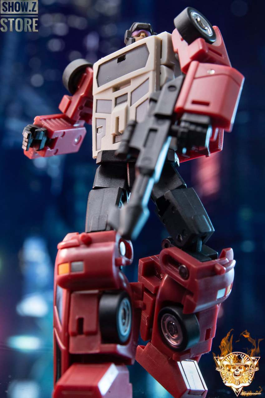 Pillage figure with truck mode components visible Pillage figure with truck mode components visible
