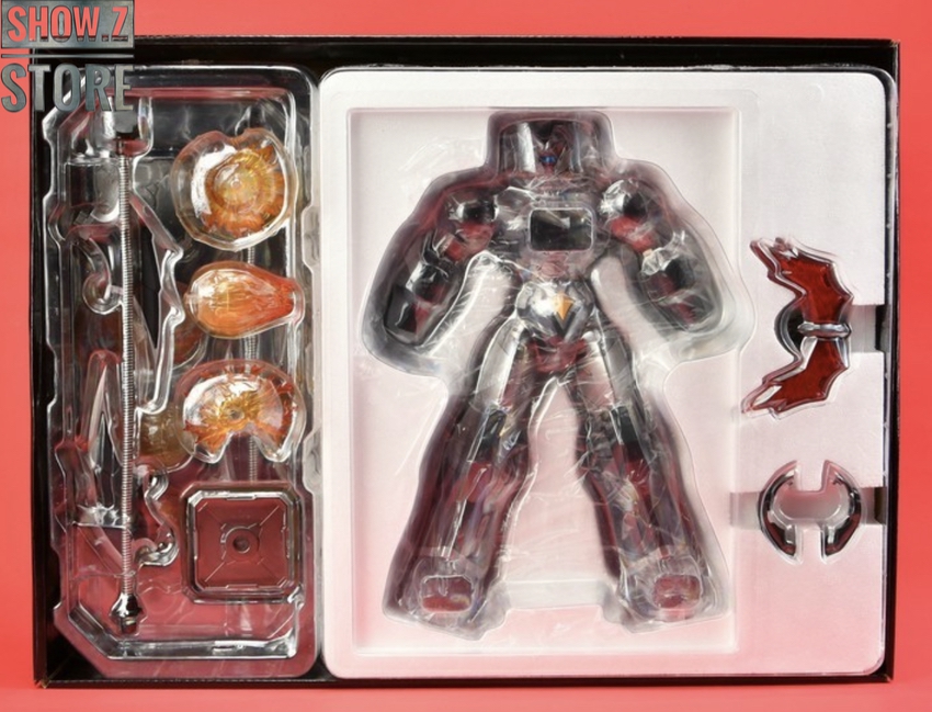 Mazinger Zero robot with wings extended in display Mazinger Zero robot with wings extended in display