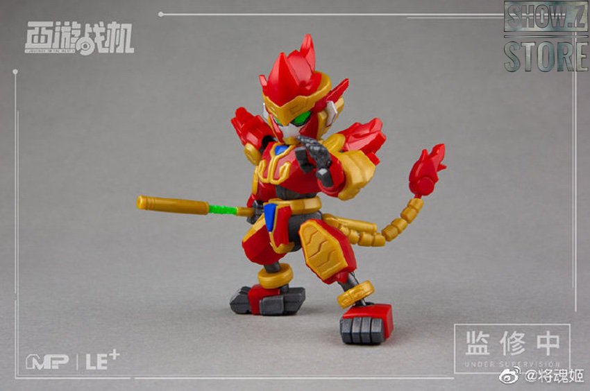 KongKong mecha with extended weapons display KongKong mecha with extended weapons display