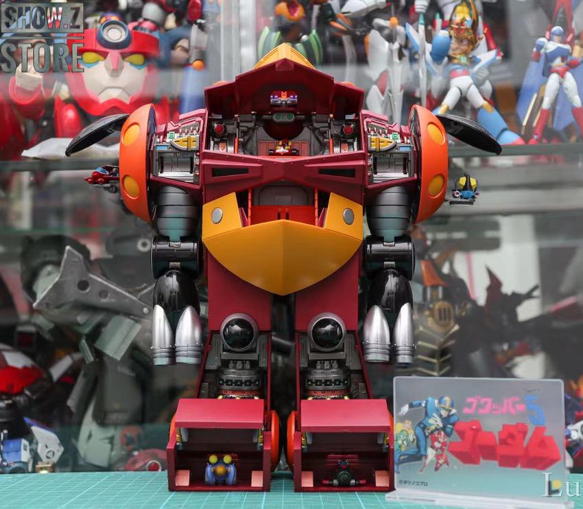 Red Gordam mecha lower body stance with weapons armed Red Gordam mecha lower body stance with weapons armed