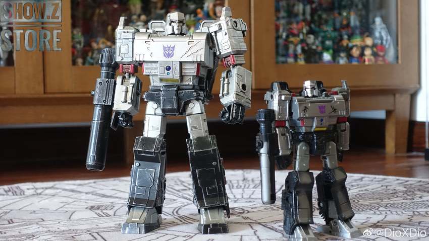 Threezero Megatron Deluxe robot with large cannon weapon Threezero Megatron Deluxe robot with large cannon weapon