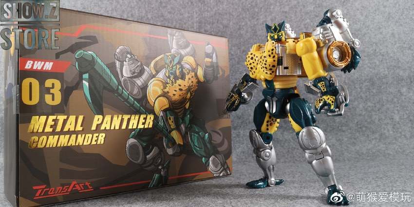 Cheetor transmetal yellow and black robot figure next to product packaging Cheetor transmetal yellow and black robot figure next to product packaging