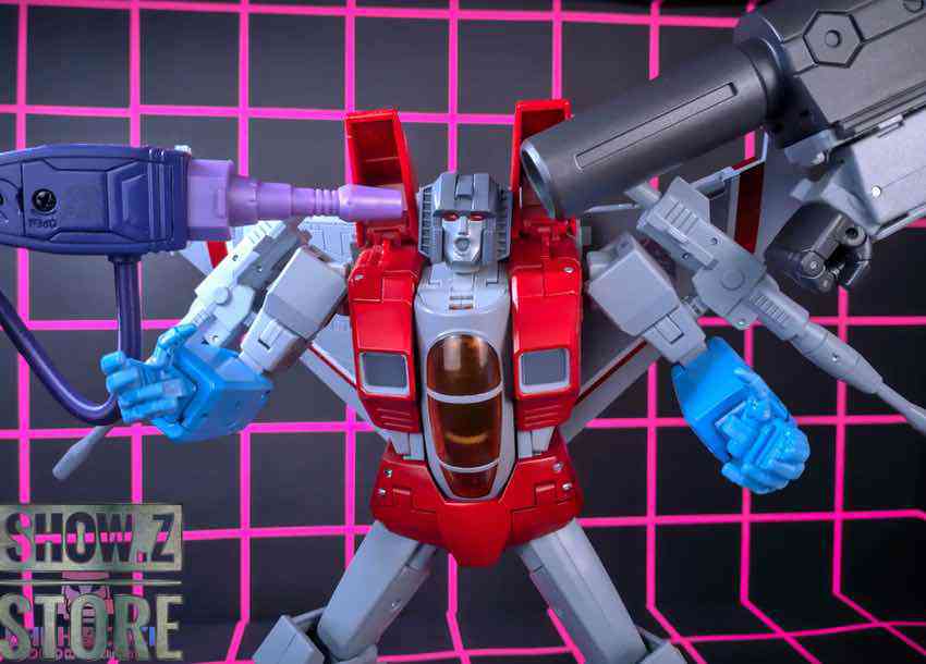 Starscream MP-52 in robot form with extended wings Starscream MP-52 in robot form with extended wings