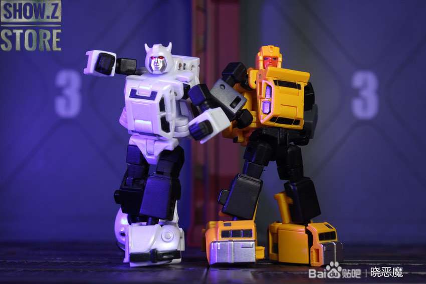 Legends scale robot set with vehicle modes Legends scale robot set with vehicle modes