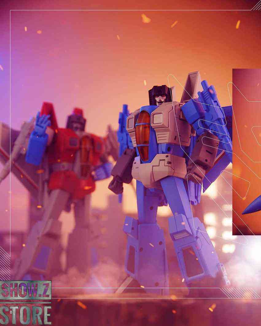 Purple and blue Thundercracker Seeker in robot mode Purple and blue Thundercracker Seeker in robot mode