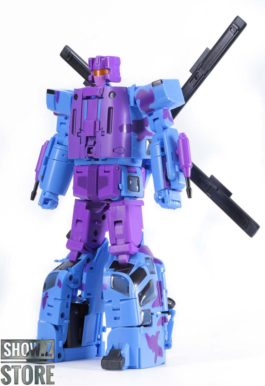 MMC Impetus Vortex G2 side view action pose standing MMC Impetus Vortex G2 side view action pose standing