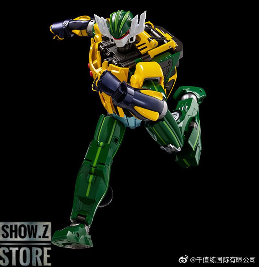 Metamor-Force Kotetsu Jeeg robot with extended arm launcher Metamor-Force Kotetsu Jeeg robot with extended arm launcher