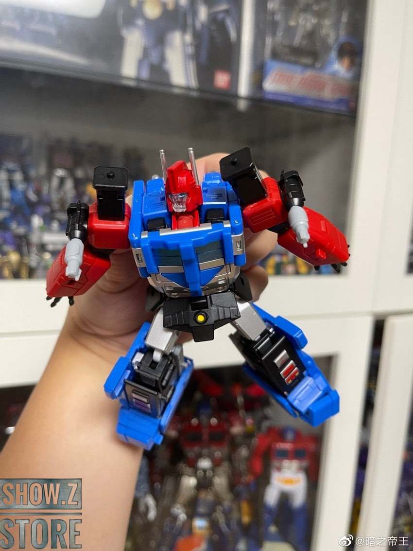 Delta Magnus truck mode blue red white vehicle form display Delta Magnus truck mode blue red white vehicle form display