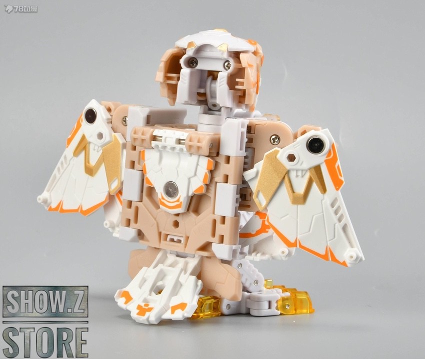 52Toys BeastBox White Noise robot wings extended side angle 52Toys BeastBox White Noise robot wings extended side angle