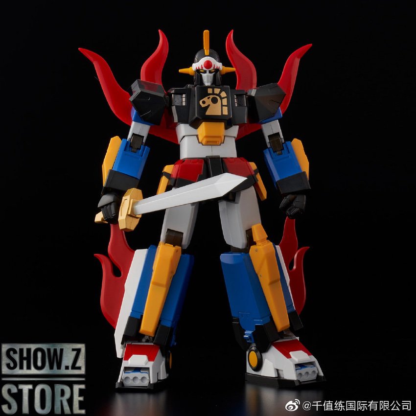 Sentinel RIOBOT Daikyojin red horns mechanical details display Sentinel RIOBOT Daikyojin red horns mechanical details display
