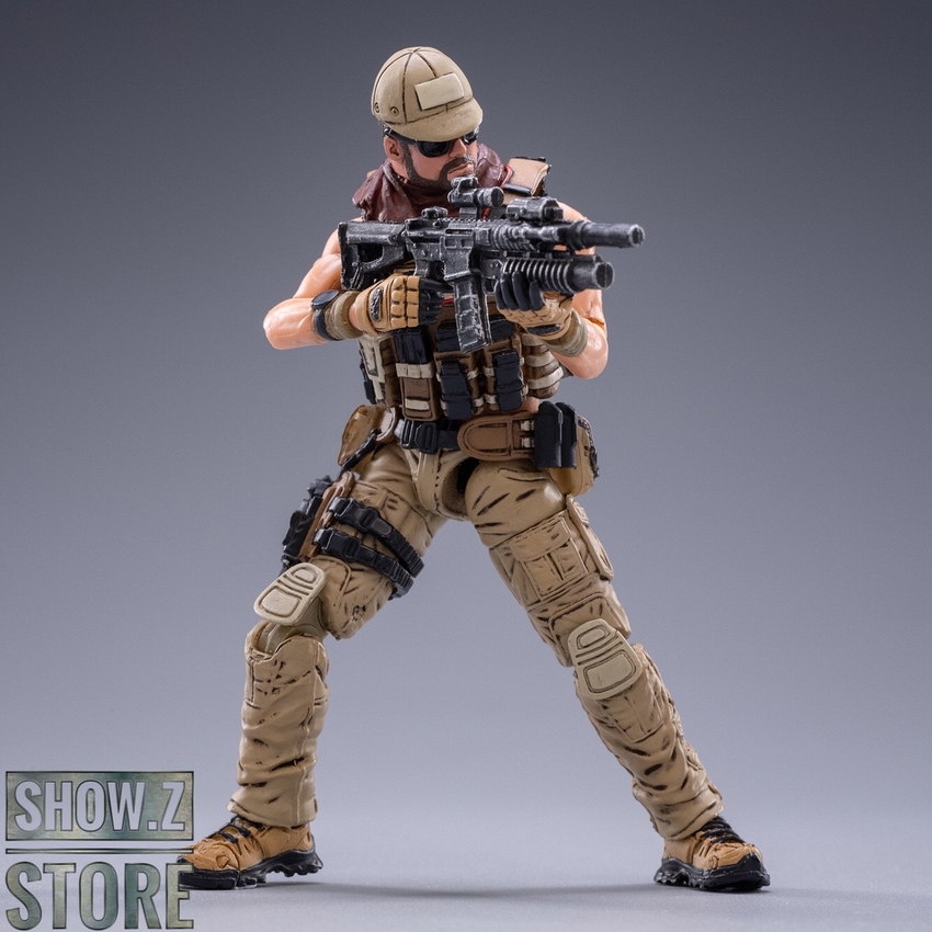 JoyToy Mercenary Johnny tan tactical stance rifle raised high JoyToy Mercenary Johnny tan tactical stance rifle raised high
