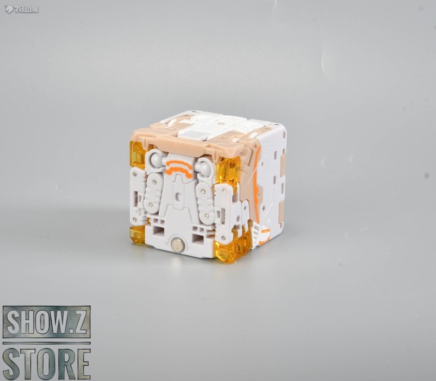 52Toys BeastBox White Noise cubic transformation mode closed 52Toys BeastBox White Noise cubic transformation mode closed