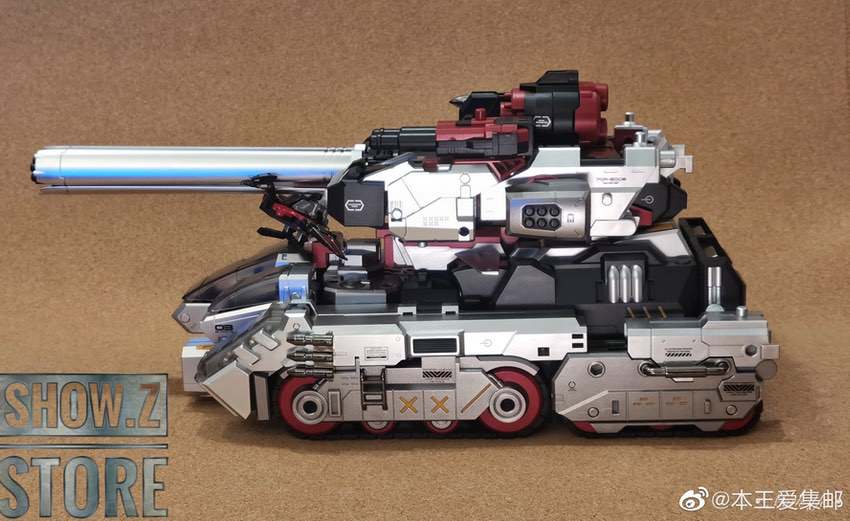 Megatron alt-mode sideview showing chunky tank treads and gun platform Megatron alt-mode sideview showing chunky tank treads and gun platform