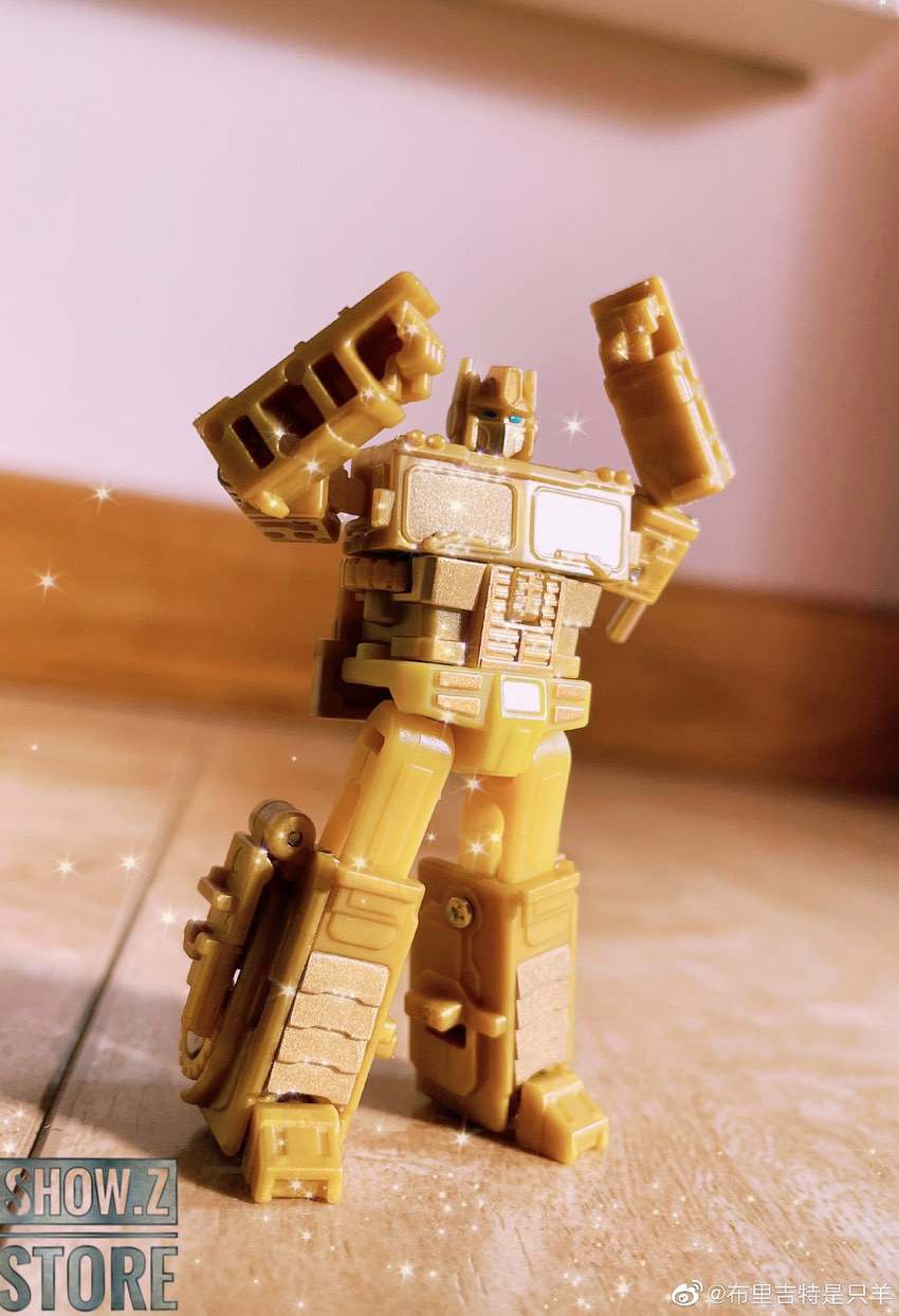 Dr.Wu Golden Optimus Prime side profile robot mode display Dr.Wu Golden Optimus Prime side profile robot mode display