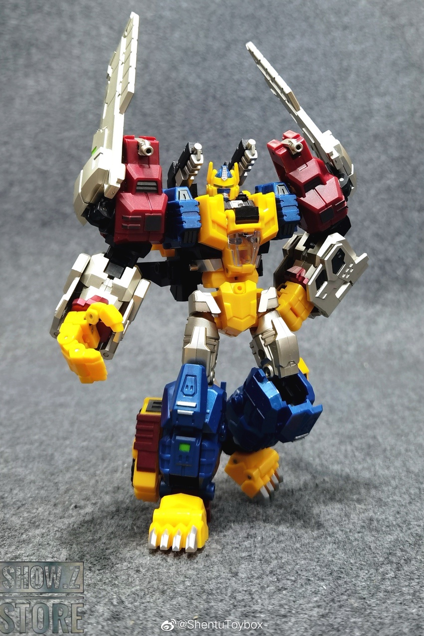 BW Optimus Primal robot jumping action pose energon swords combat BW Optimus Primal robot jumping action pose energon swords combat