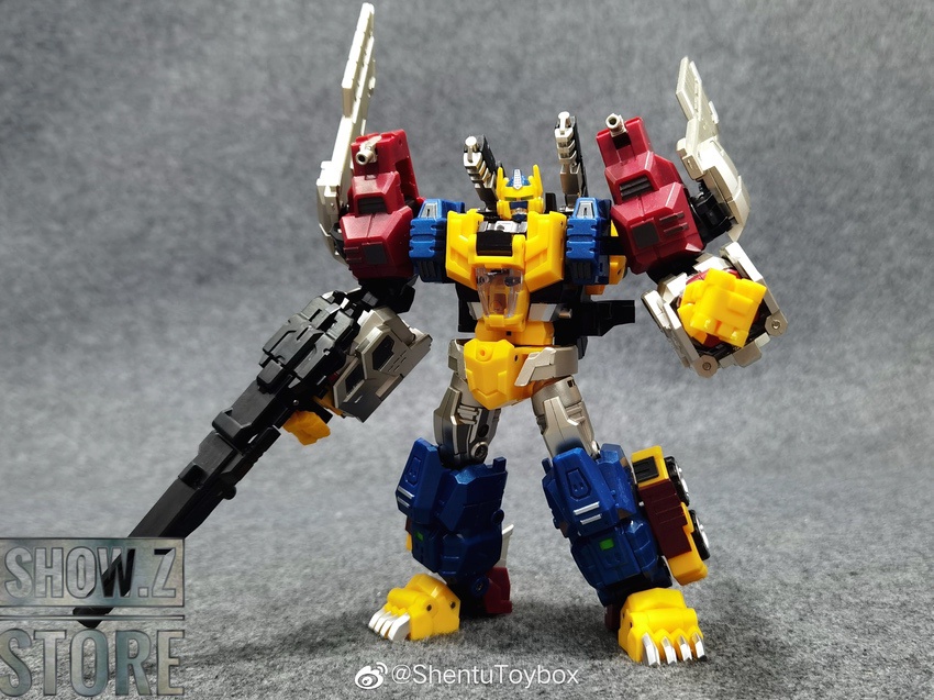 BW Optimus Primal robot dynamic action pose energon weapon side BW Optimus Primal robot dynamic action pose energon weapon side