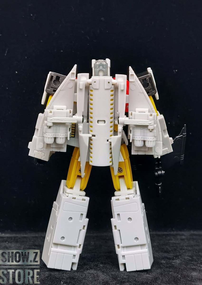 Zeta Toys Silver Arrow Silverbolt back view with all weapons Zeta Toys Silver Arrow Silverbolt back view with all weapons