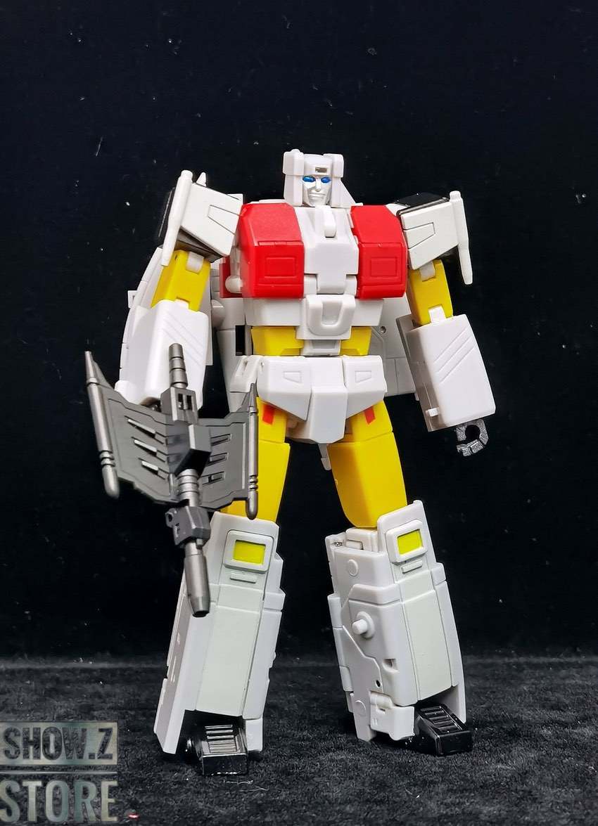 Zeta Toys Silver Arrow Silverbolt robot mode standing pose Zeta Toys Silver Arrow Silverbolt robot mode standing pose