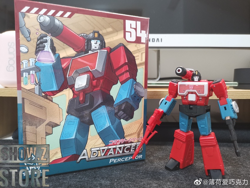 MechFansToys MF-54 Perceptor red blue robot box display setup MechFansToys MF-54 Perceptor red blue robot box display setup