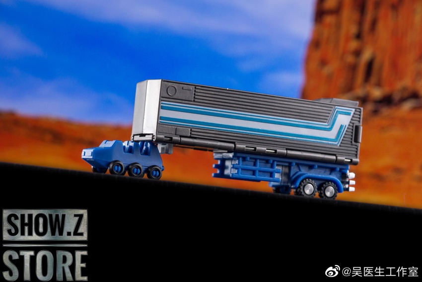 Dr.Wu Roller Optimus Prime blue trailer combined display Dr.Wu Roller Optimus Prime blue trailer combined display